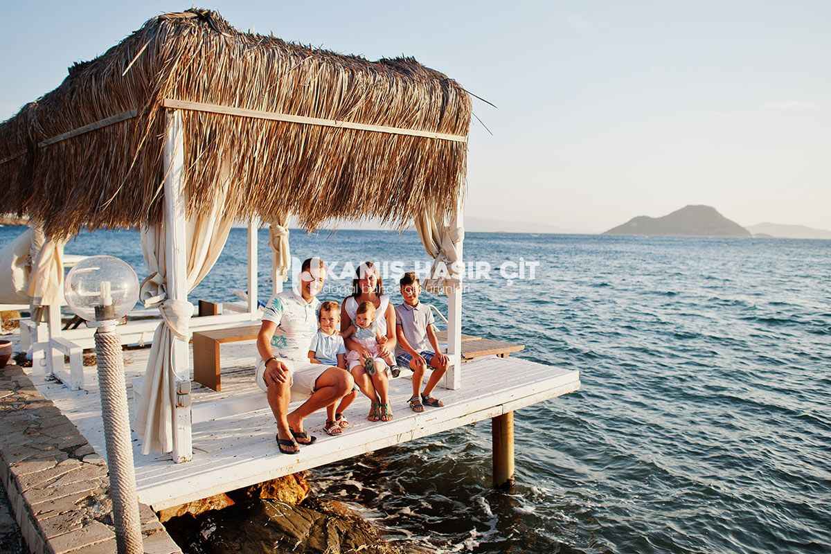 Saçaklı Hasır Çatı