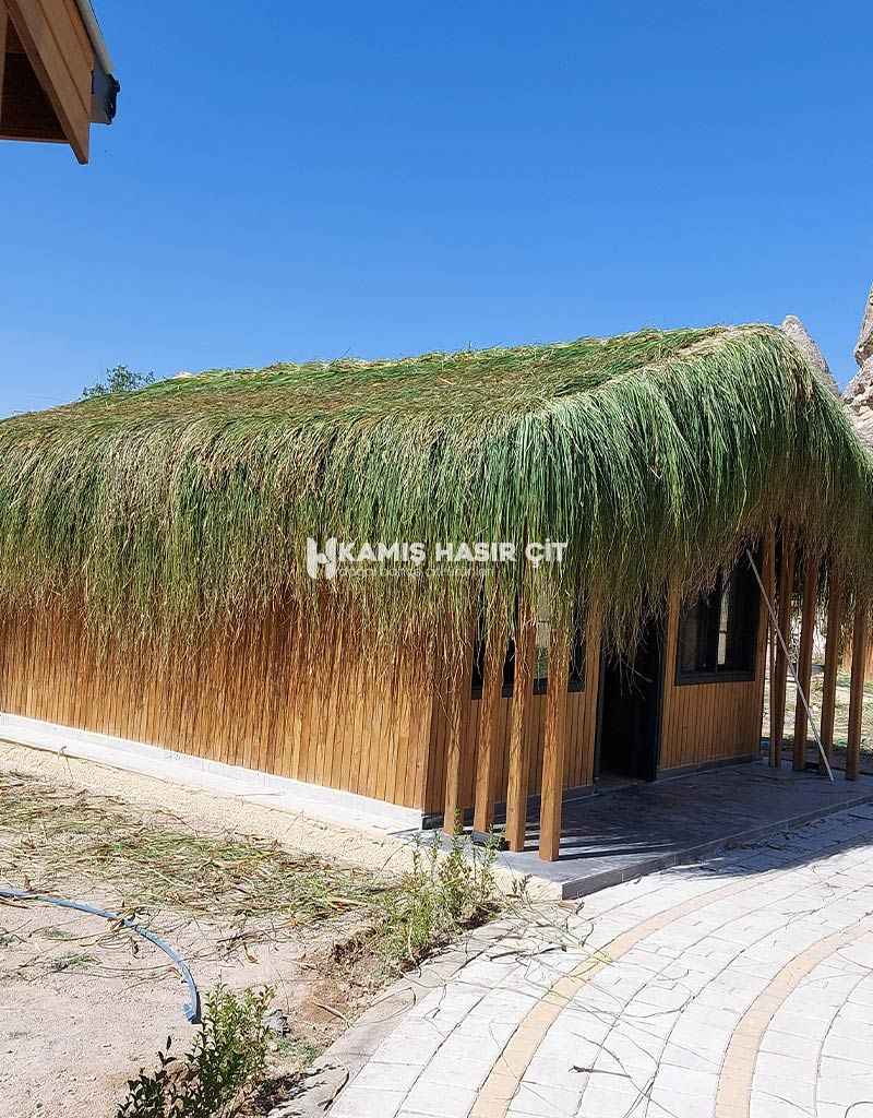 Hasır Dekorasyon Otel Dekorasyonu: Saz Çatı, Hasır Şemsiye, Bambu Çit ve Kargı Çatılarla Doğal ve Şık Mekanlar