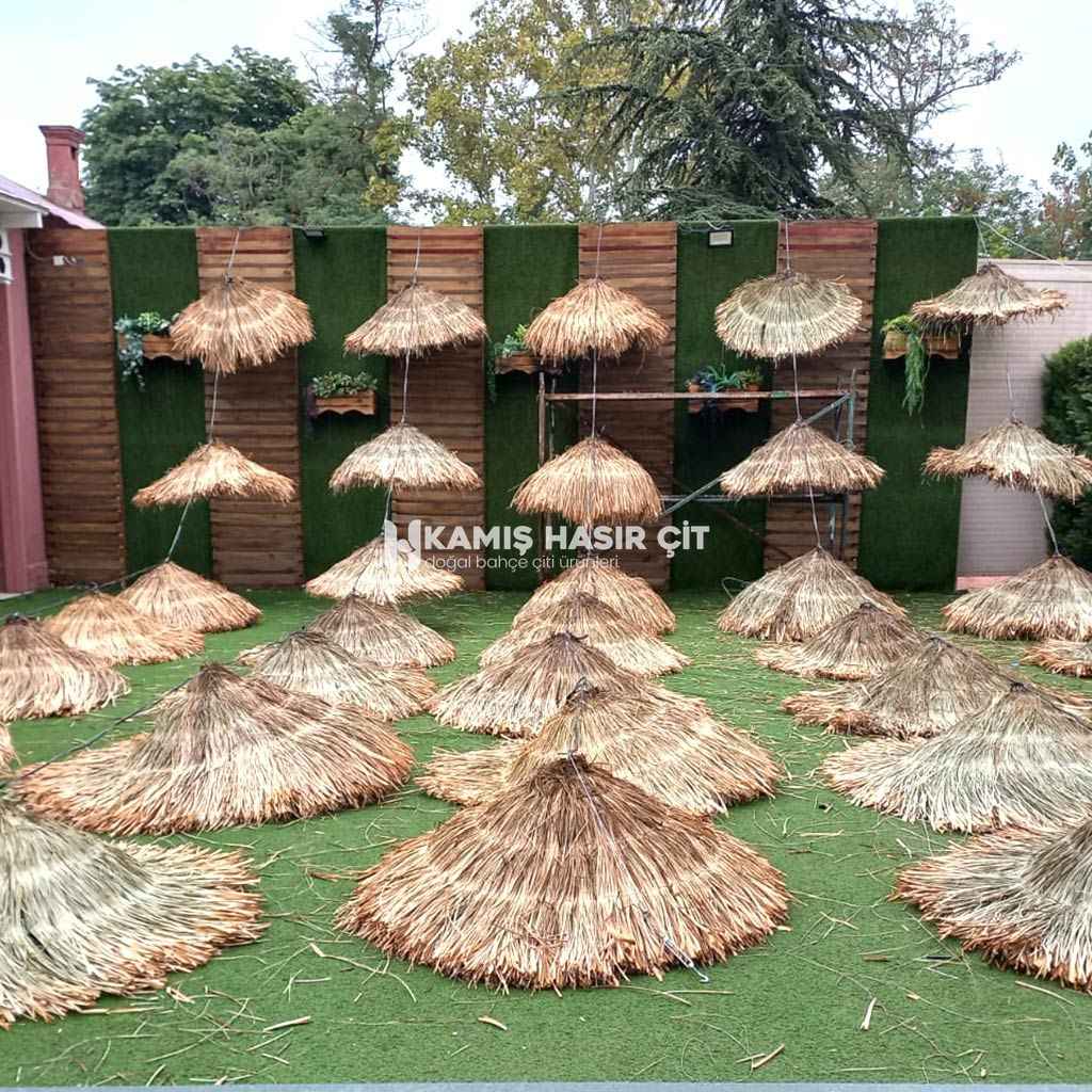 Hasır Dekorasyon Otel Dekorasyonu: Saz Çatı, Hasır Şemsiye, Bambu Çit ve Kargı Çatılarla Doğal ve Şık Mekanlar