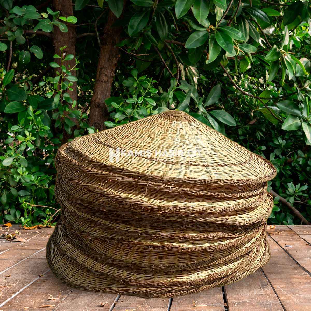 Bahçe Dekorasyon Önerileri: Saz Çatı, Hasır Şemsiye, Bambu Çit ve Kargı Çatılarla Doğal ve Şık Mekanlar