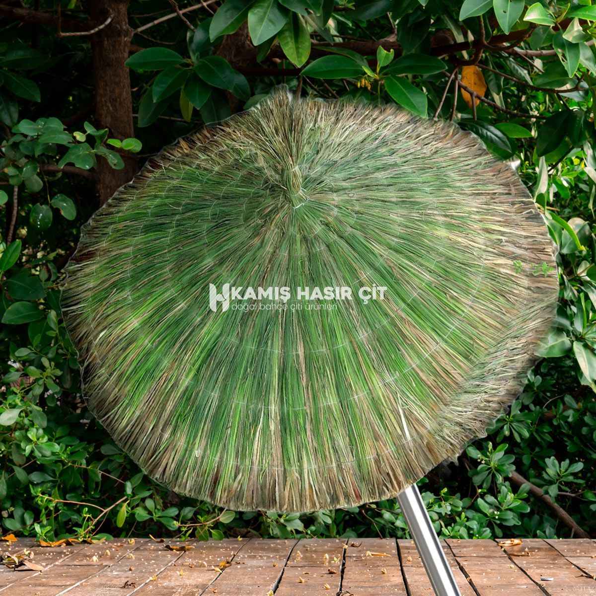 Bahçe Dekorasyon Önerileri: Saz Çatı, Hasır Şemsiye, Bambu Çit ve Kargı Çatılarla Doğal ve Şık Mekanlar